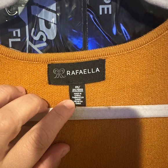 Rafaella Golden Knit Top - Picture 7 of 7